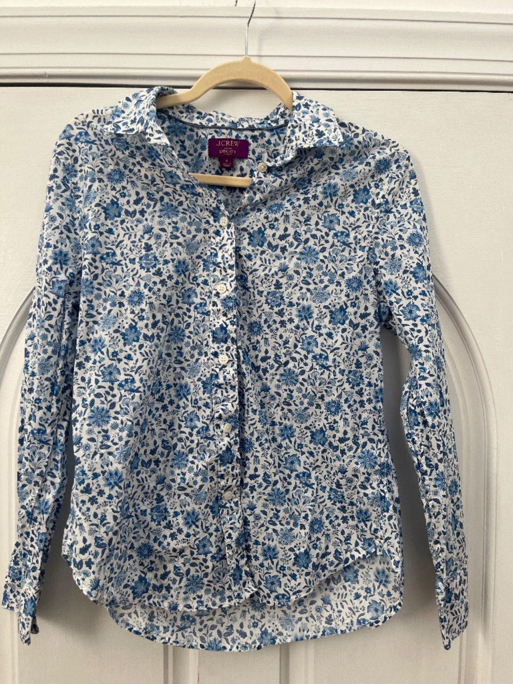 Beautiful J Crew Blue and White Floral Blouse (6)